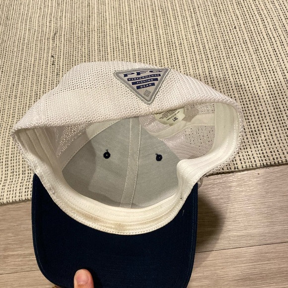 Columbia Men’s PFG Navy White Logo Mesh size L/XL - Picture 3 of 5